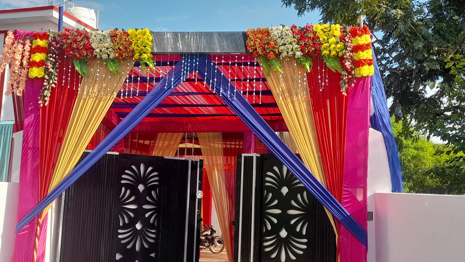 Front Gate Decoration