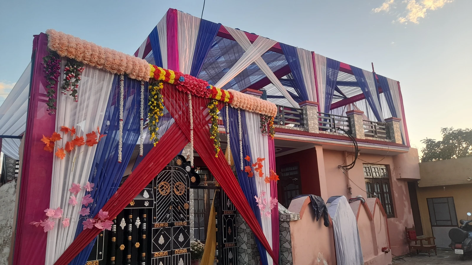 Front Gate Decoration