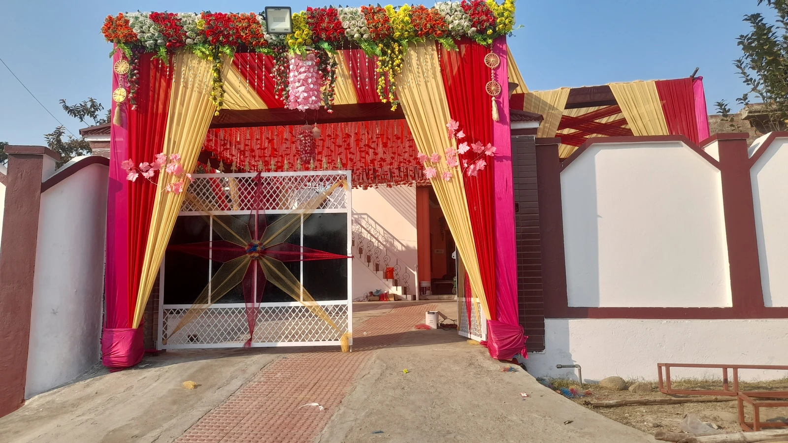 Front Gate Decoration