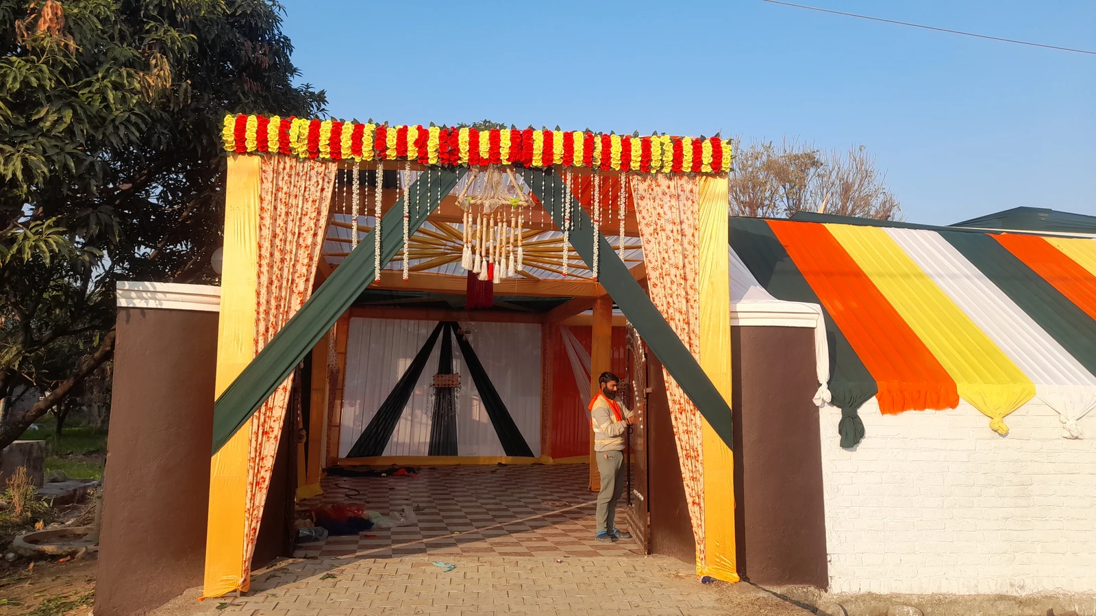 Front Gate Decoration