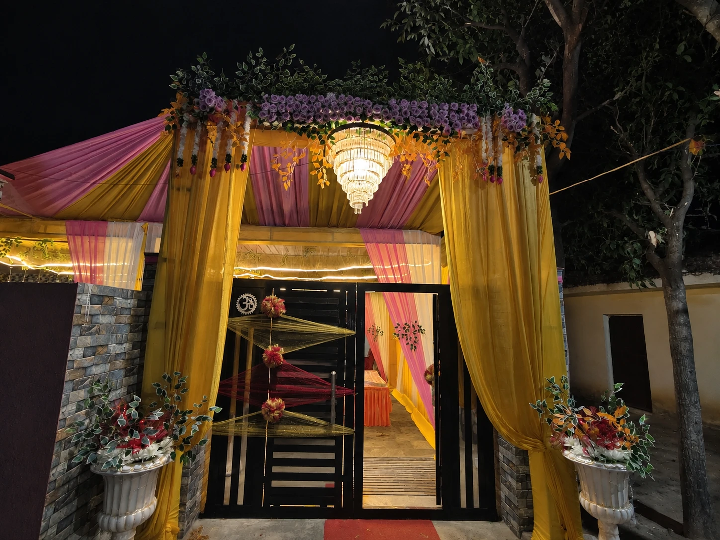 Front Gate Decoration